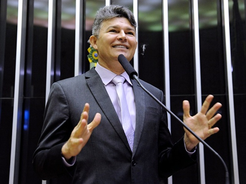 Deputado pede à PGR que investigue Lula por incitação após fala sobre Flávio