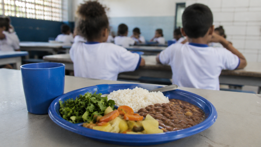 Compra emergencial de alimentos para Educação levanta pergunta sobre planejamento em Carangola