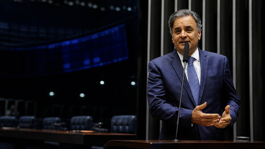 De volta ao jogo: Aécio entra na disputa pelo Senado e mexe no tabuleiro de Minas