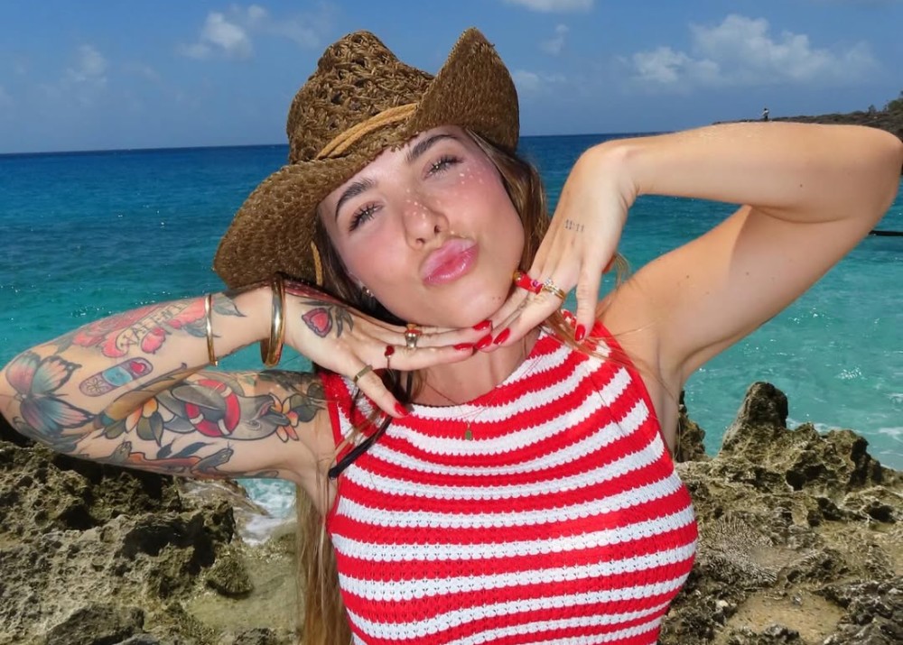 Influenciadora Sophie Buttini anuncia saída do conteúdo adulto: ‘Doença disfarçada de liberdade’