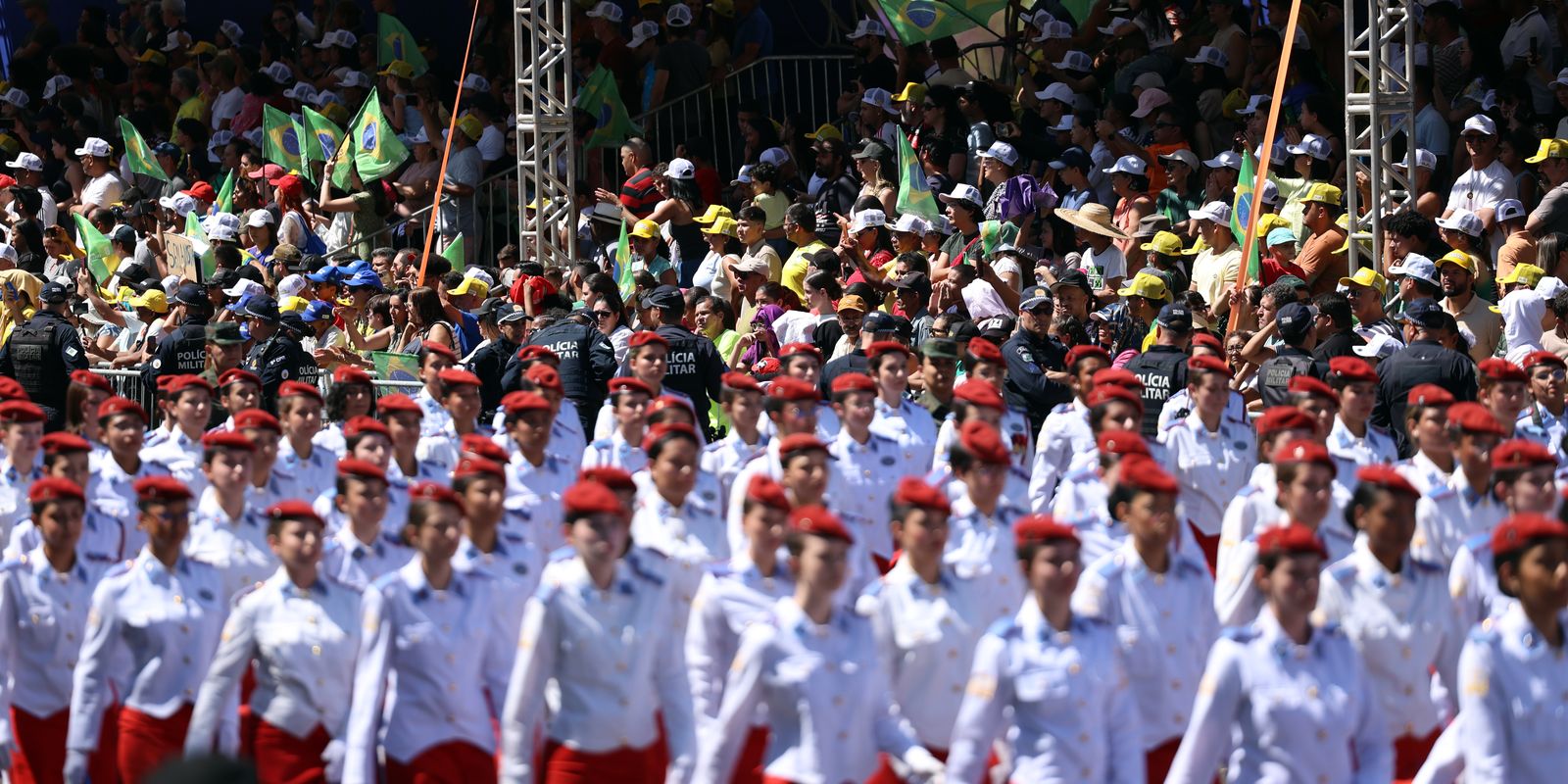 7 de Setembro: 45 mil pessoas acompanham desfile em Brasília