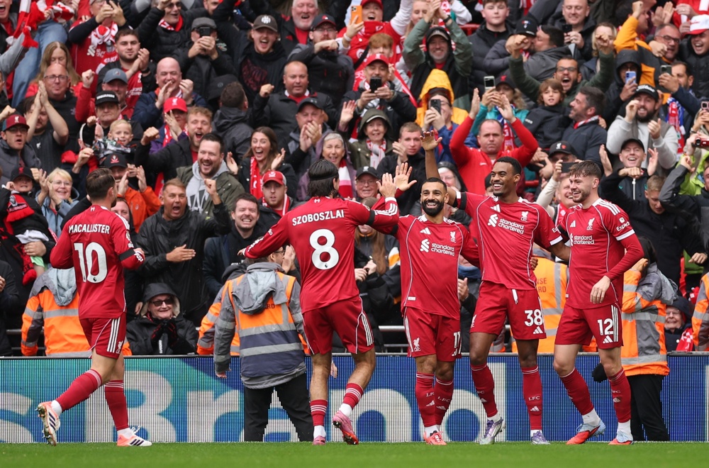 Liverpool vence o Everton em clássico e chega a 5ª vitória seguida na Premier League