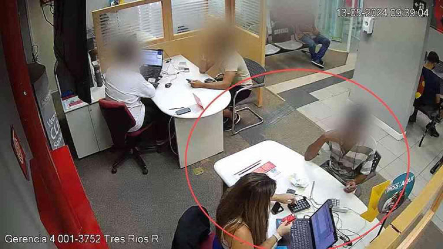 Gerente de banco é presa por aplicar golpes milionários em idosos no interior do Rio