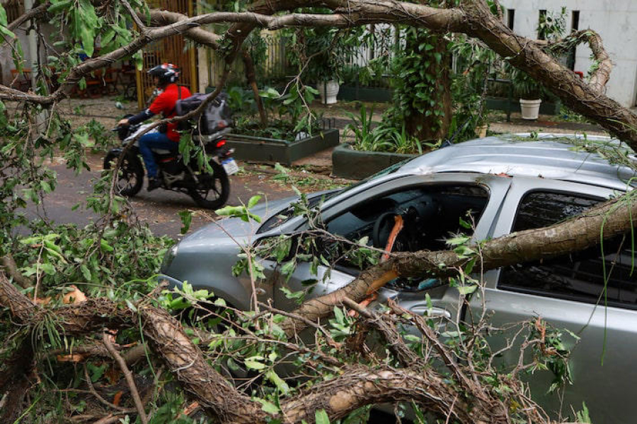 Ciclone extratropical provoca ventos fortes, chuvas e quedas de árvores no Rio de Janeiro