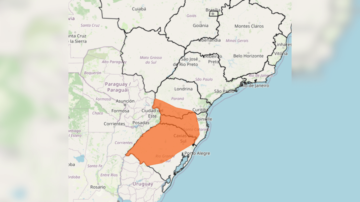 SC entra em alerta de chuva intensa, granizo ventos de 100 km/h