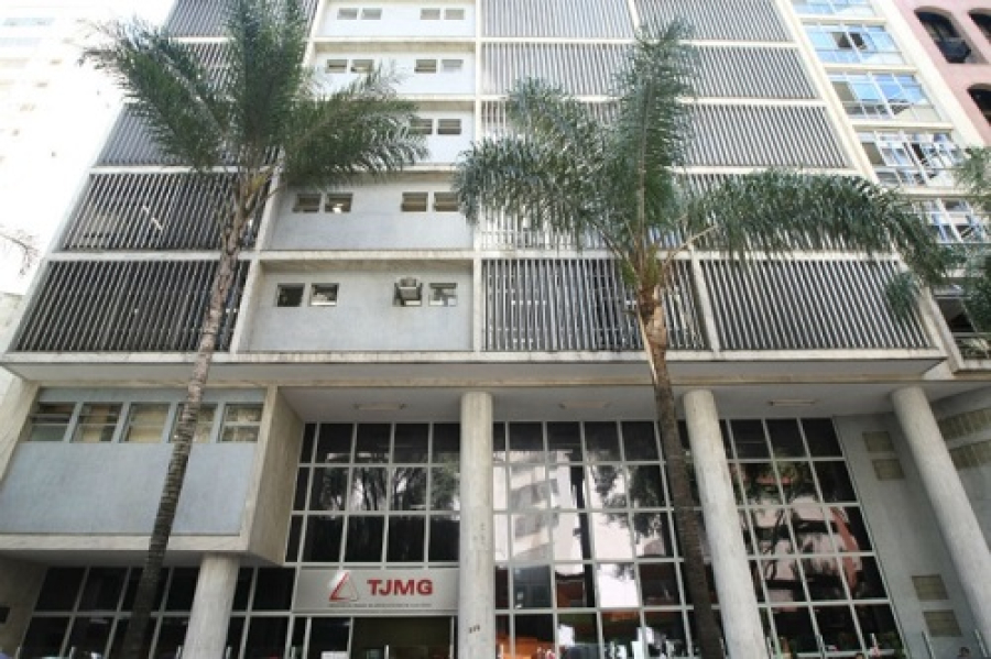 Governo de MG recorre contra decisão que determina pagamento integral aos professores no 5º dia útil