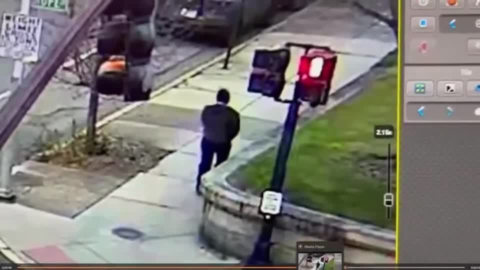 Polícia dos EUA prende suspeito após ataque em universidade