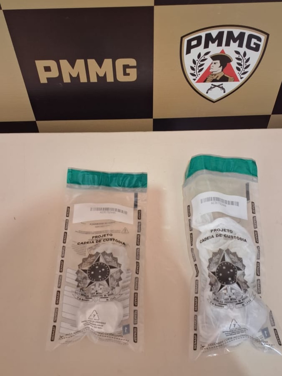 PMMG prende passageiro de táxi com cocaína e crack em Carangola