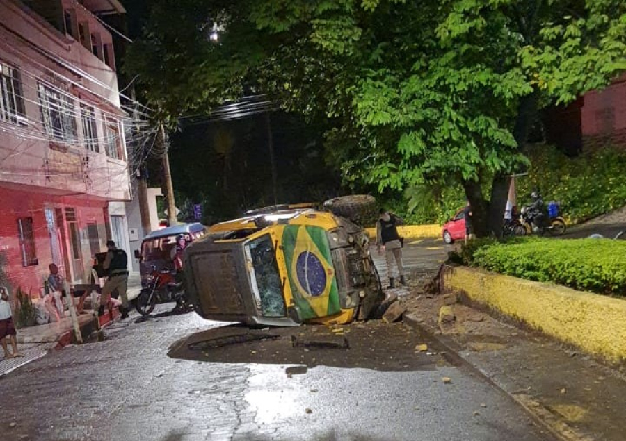 Carangola registra capotamento na Avenida Machado de Assis