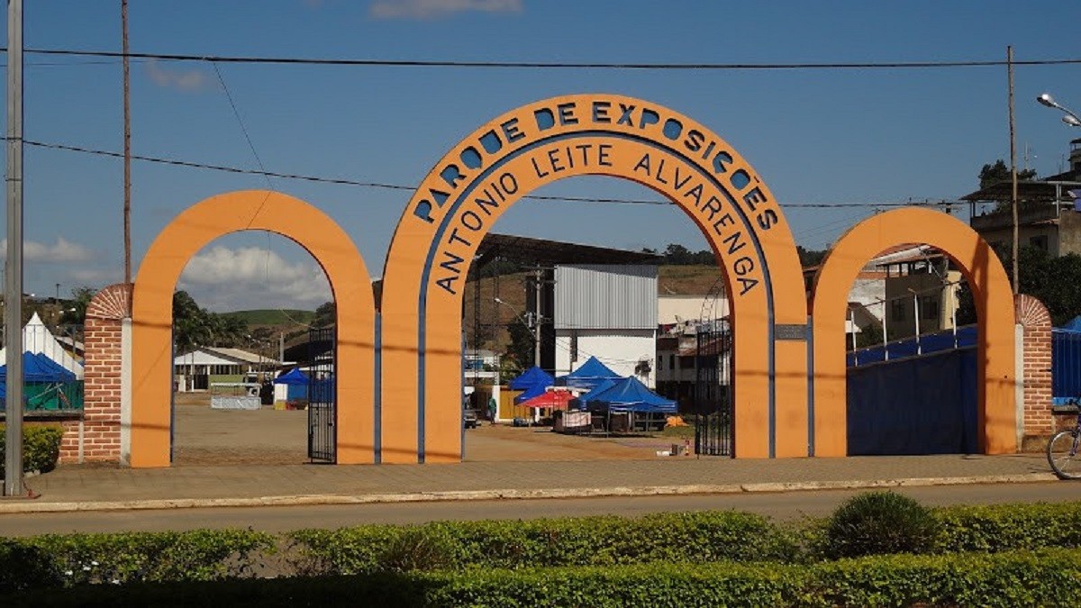 Ex-prefeito é condenado por desviar dinheiro de estacionamento e repassar a servidores