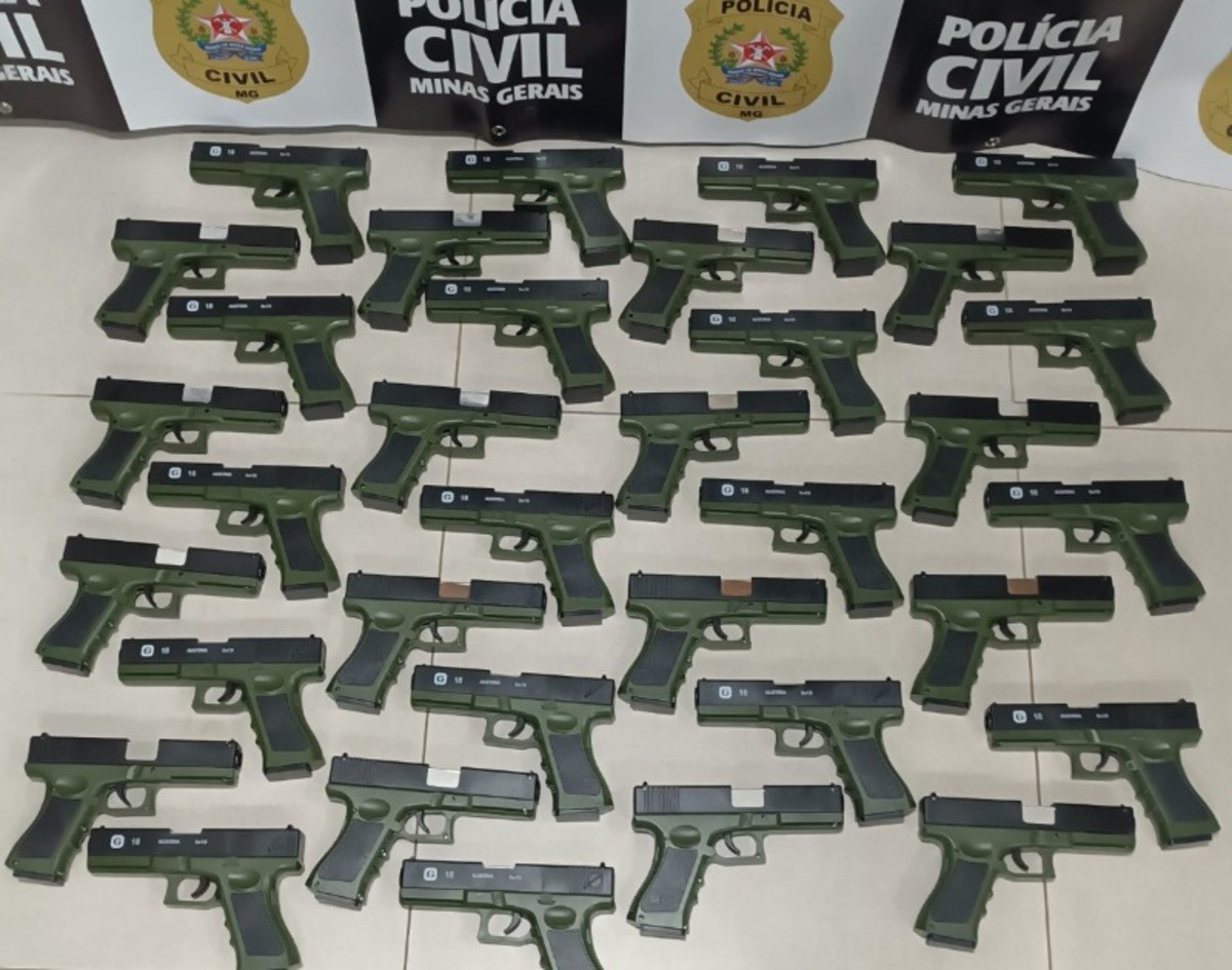Após denúncia anônima, polícia apreende Polícia Civil apreende mais de 30 simulacros de pistola em comércio no Norte de MG