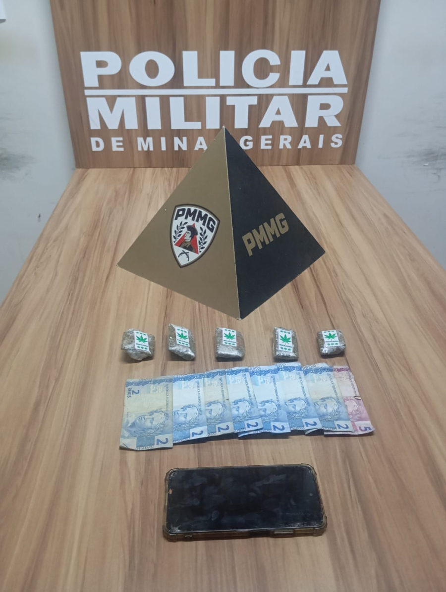 PMMG prende suspeito de tráfico na modalidade delivery após fuga no Centro de Muriaé