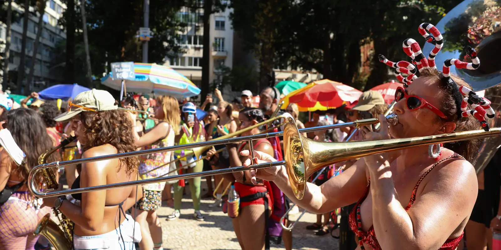 Blocos mantêm folia na Quarta-feira de Cinzas no Rio