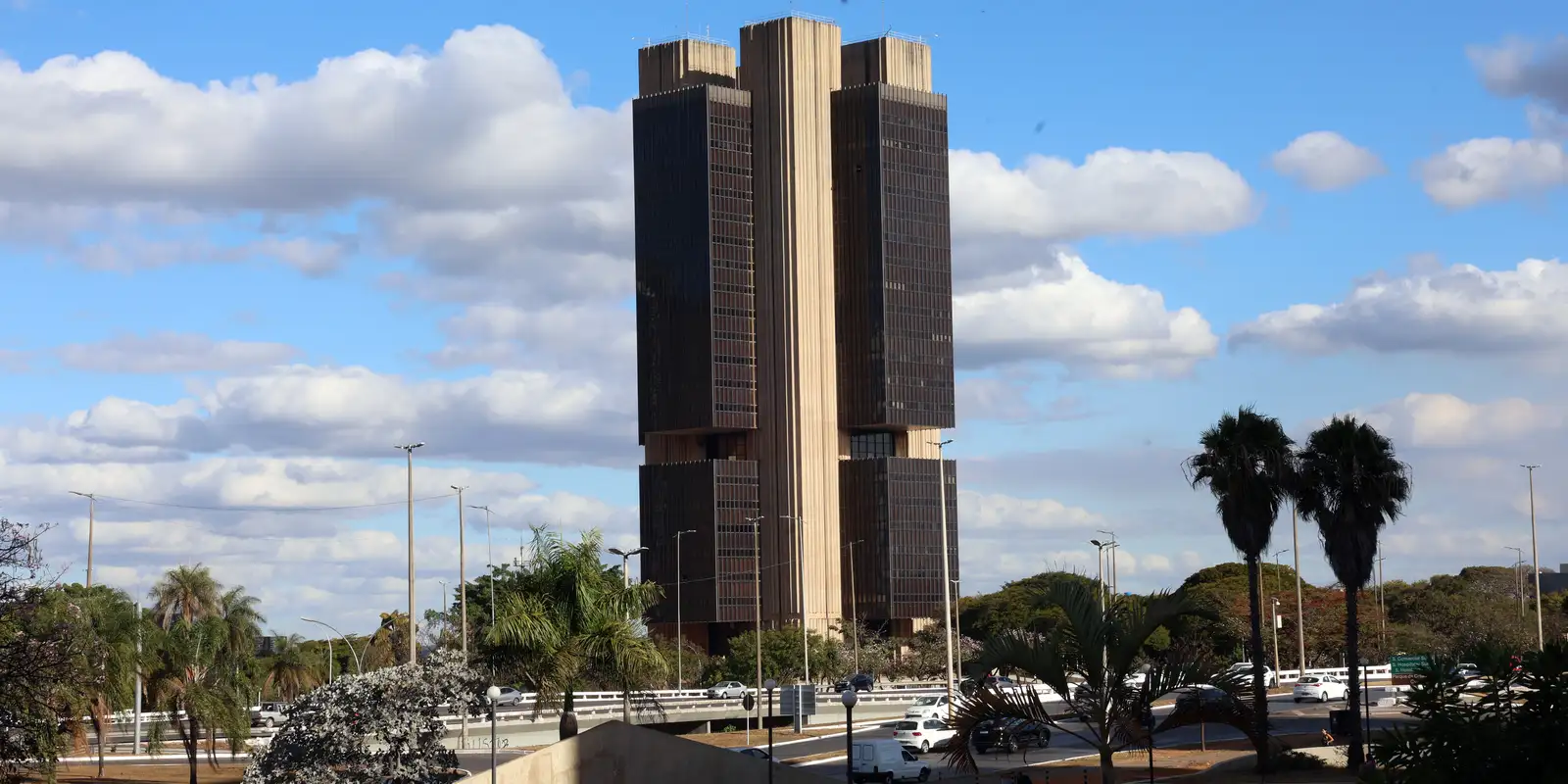 Focus projeta inflação em 3,95%, mais próxima da previsão oficial