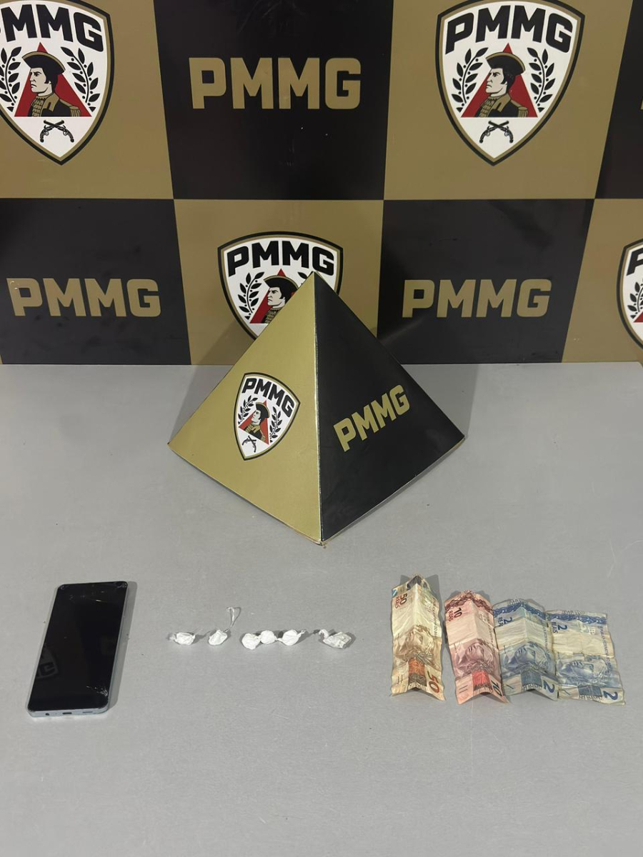 PMMG prende homem por tráfico e corrupção de menor durante o Carnaval em Divino2026, em Divino/MG.  Na noit