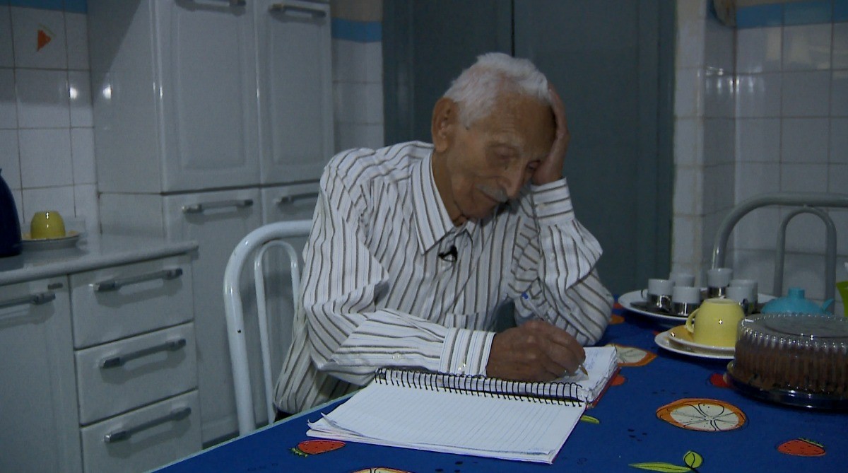 Morre aos 98 anos idoso que alimentava caderno com registros pessoais desde a adolescência