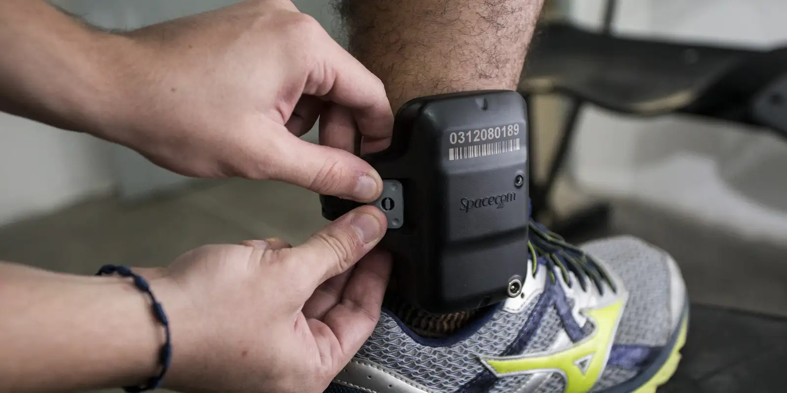 Senado aprova uso imediato de tornozeleira por agressor de mulher