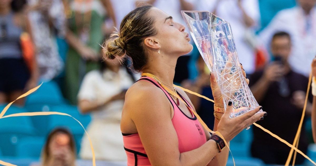 “Eu te amo”: Sabalenka agradece a brasileiros após título do Miami Open