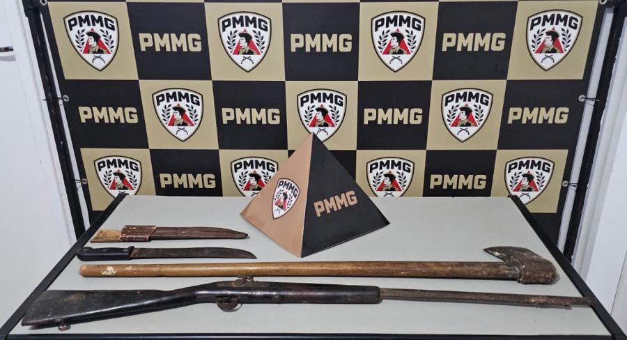 Pai e filho são presos após briga com uso de armas em distrito de Fervedouro