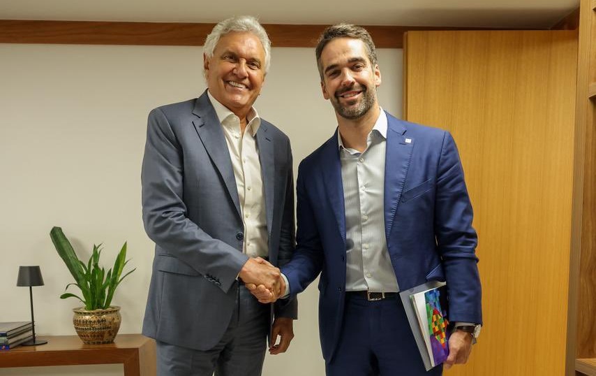 ‘Não precisamos pensar igual para caminhar juntos’, diz Eduardo Leite em aceno a Caiado