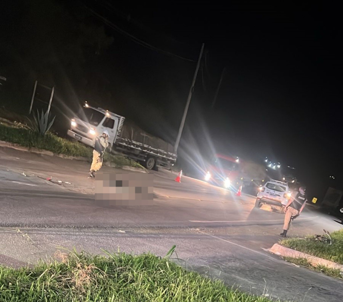 Ciclistas morrem atropelados por caminhão na BR-265