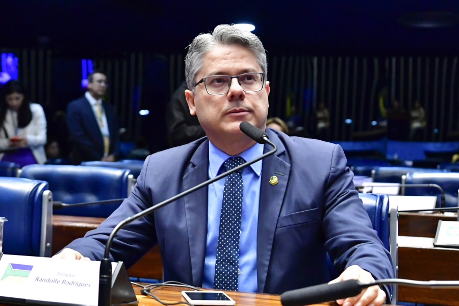 Alessandro Vieira fala em “complexo de Luís XIV” ao rebater reação de ministros do STF à CPI
