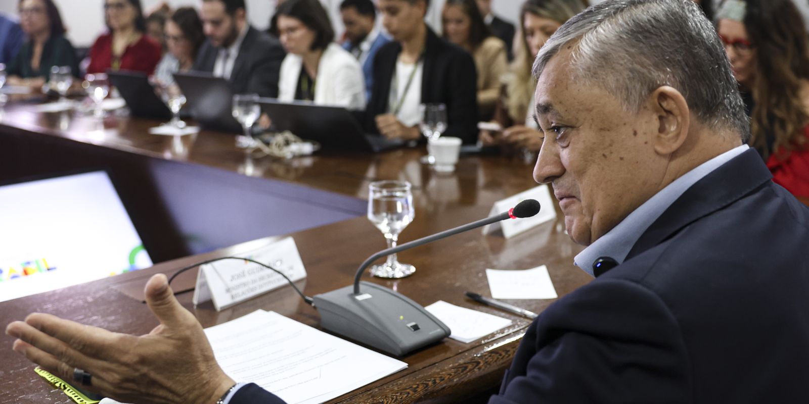 Governo não votará fim da escala 6x1 sem acordo, diz José Guimarães