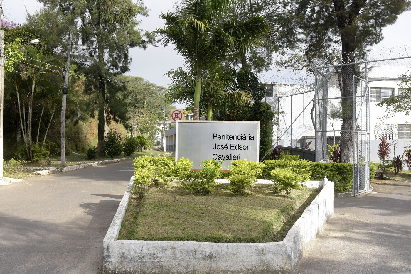 Policiais penais e servidores são condenados por corrupção e tráfico em presídio de Juiz de Fora