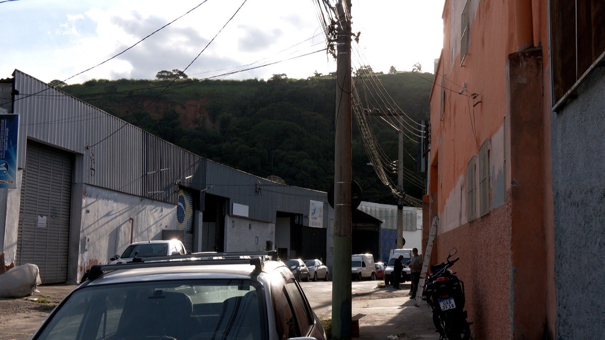 Trabalhador é eletrocutado durante pintura de loja em Juiz de Fora