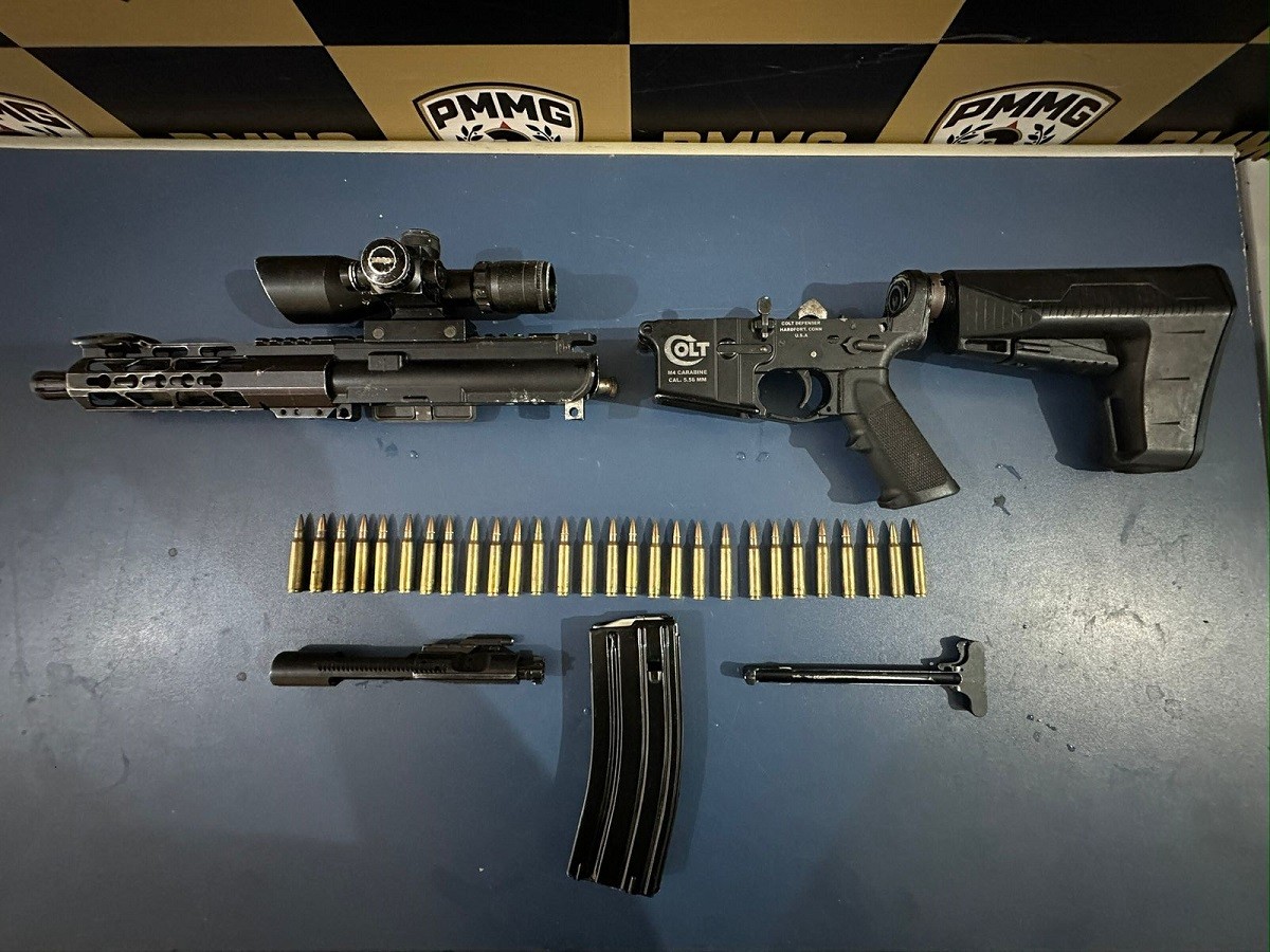 Homem é preso com fuzil, luneta de pontaria e munições em MG