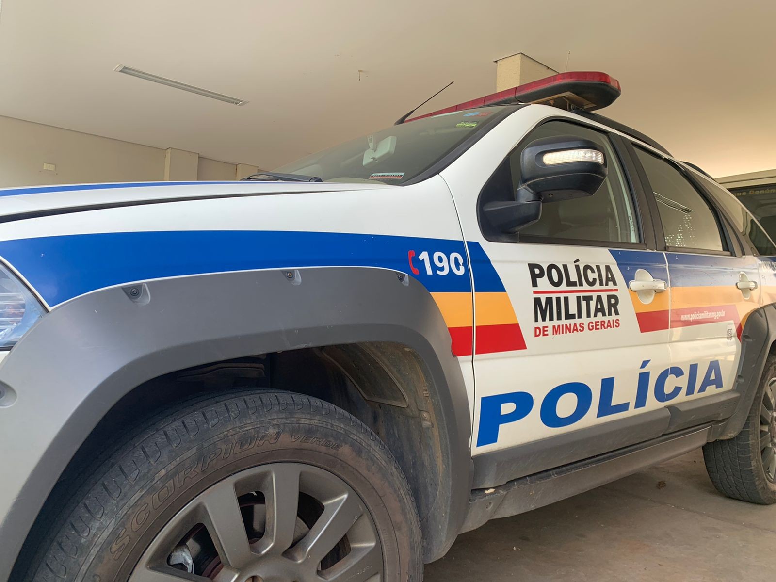 Criminosos invadem casa e agridem moradores no bairro Nova Califórnia, em Juiz de Fora