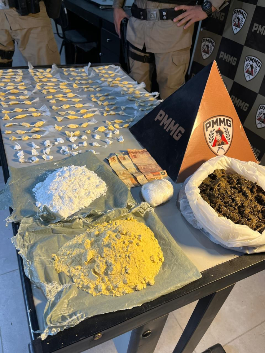 PM apreende cocaína, maconha e dinheiro no Bairro Padre Tiago, em Muriaé
