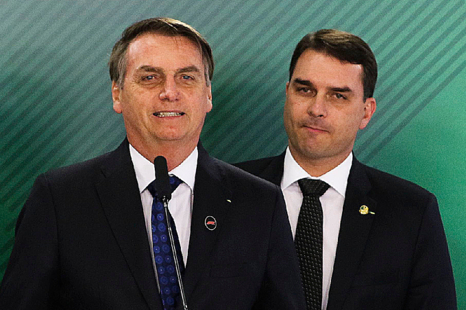 Flávio visita Bolsonaro e comunica derrubada de veto ao PL da Dosimetria: ‘Ficou feliz e agradeceu’