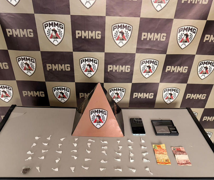 PM prende homem com 44 papelotes de cocaína durante operação em Barão do Monte Alto