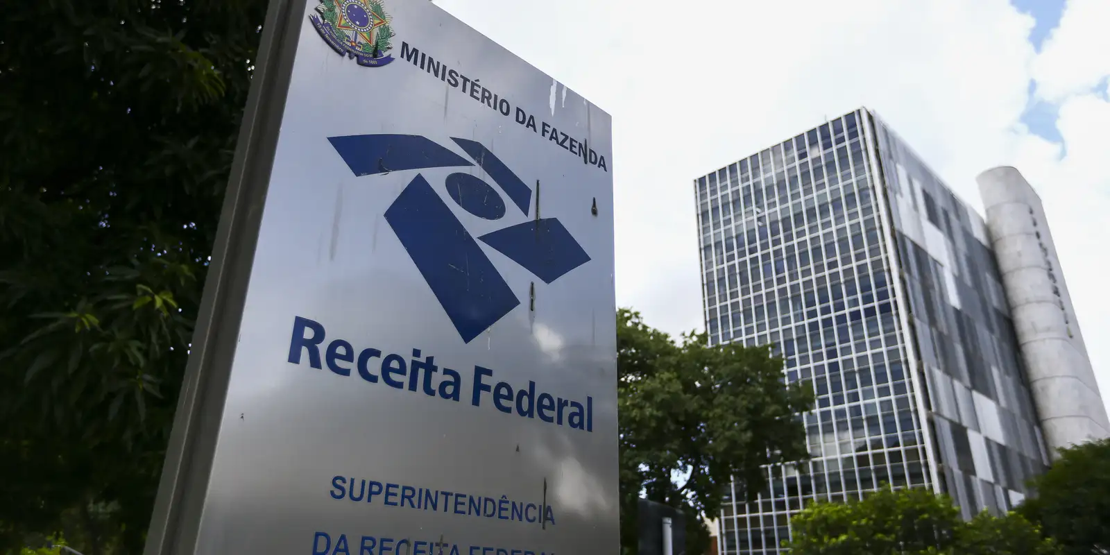 Arrecadação federal bate recorde e supera R$ 278 bilhões em abril