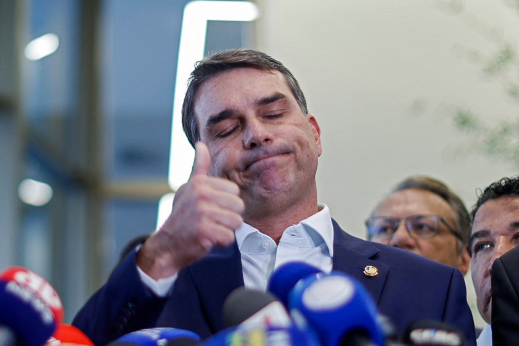 O objetivo do encontro de Flávio Bolsonaro com Trump