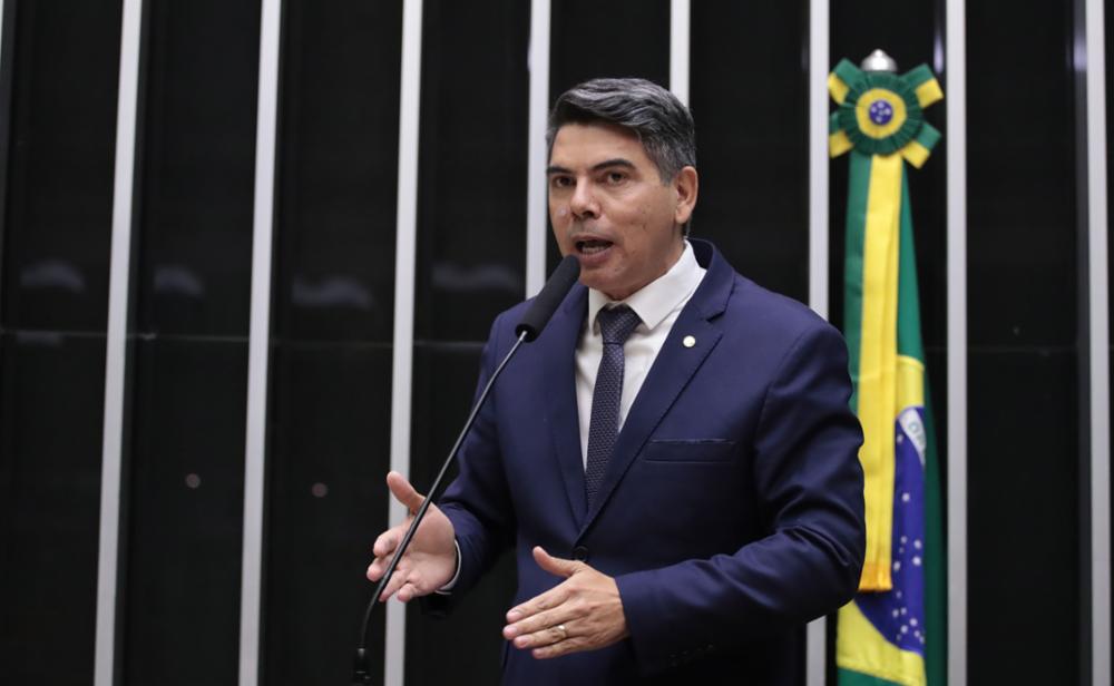 Donato cobra Itamaraty por recusa da embaixada a Flávio Bolsonaro em Washington