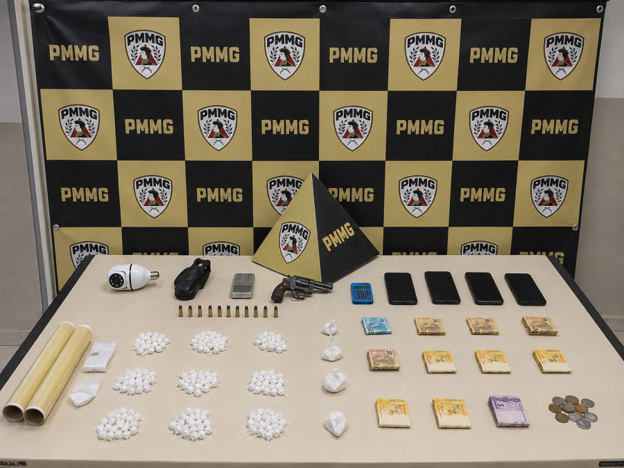 PM prende três homens e apreende drogas, arma e dinheiro no Santo Onofre, em Carangola