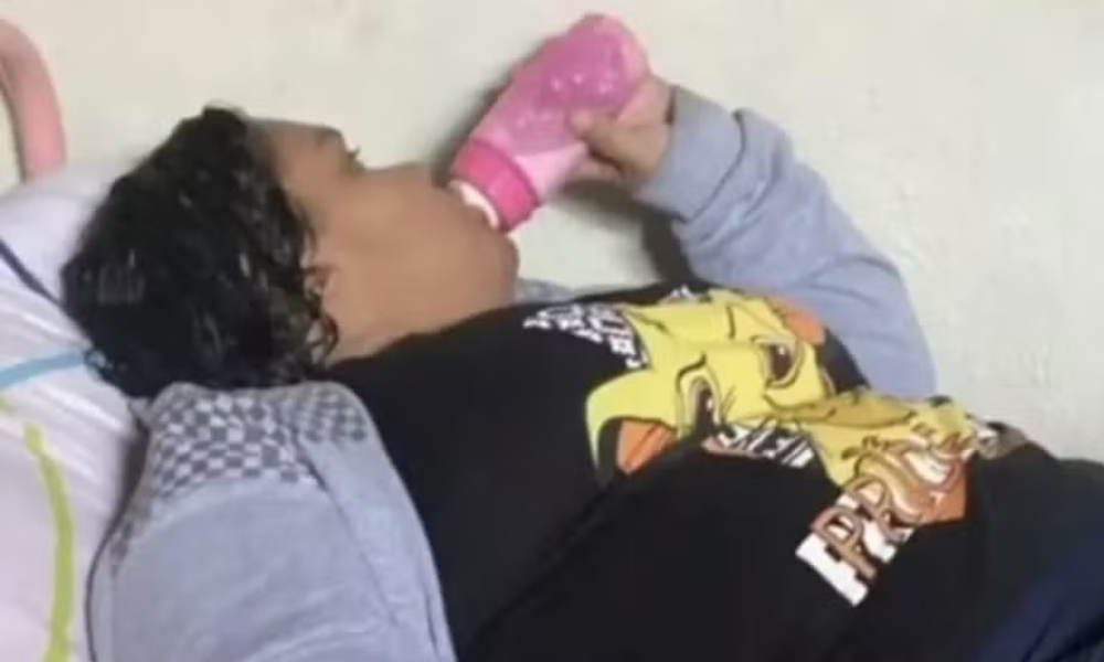 Mulher de 37 anos que fingia ter 11 é denunciada pelo Ministério Público