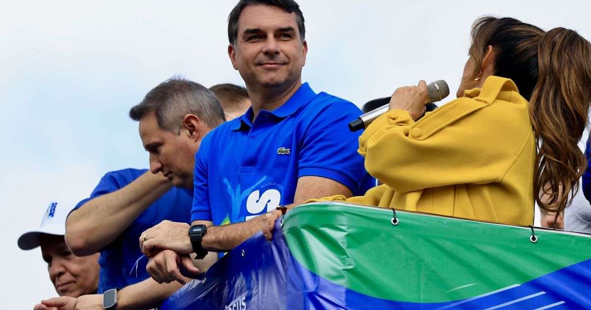 Análise: Flávio Bolsonaro foca em SP para contornar desgaste