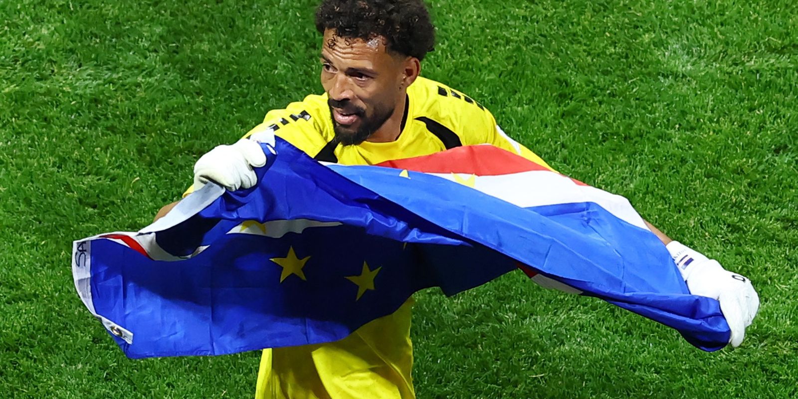 Herói na Copa, Vozinha agradece carinho e planeja continuar jogando