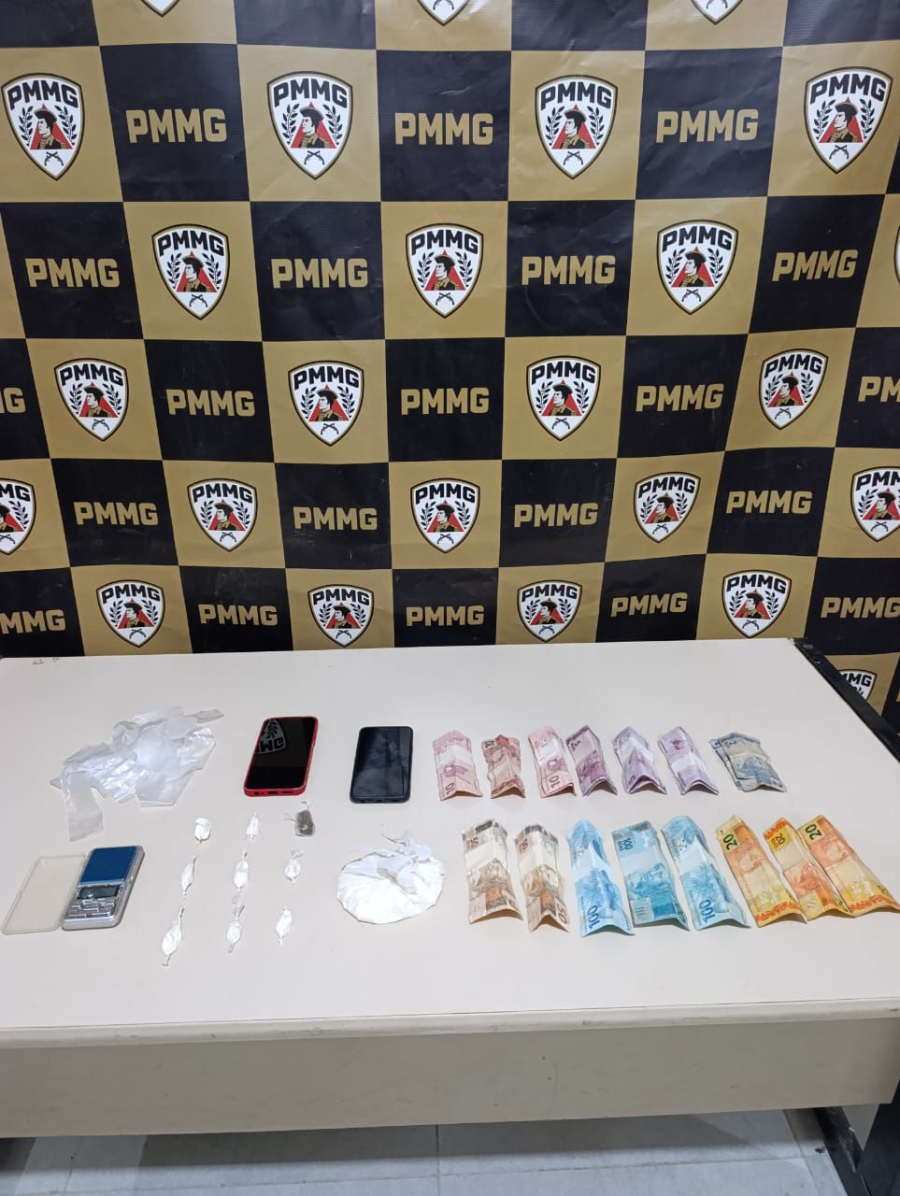 PM prende homem por tráfico e apreende drogas, dinheiro e balança em Lacerdina, Carangola