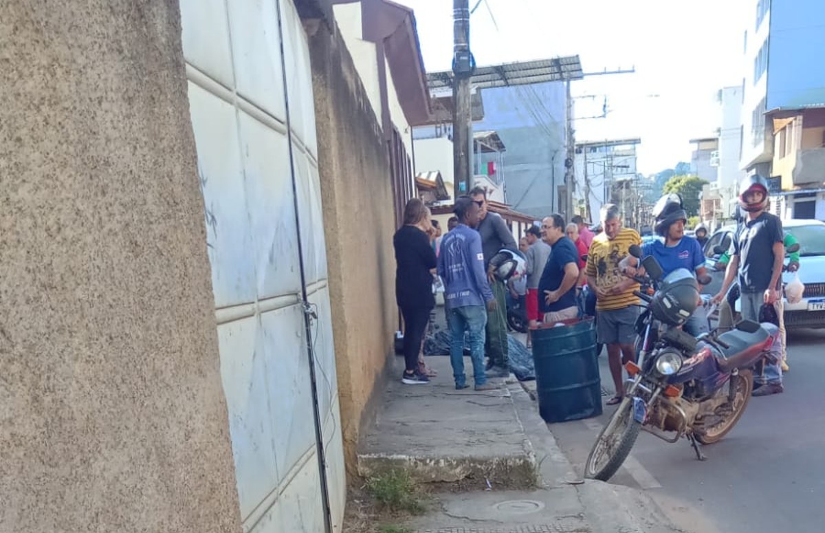 Homem mata ao menos quatro pessoas a facadas em MG e é baleado pela PM após ataque
