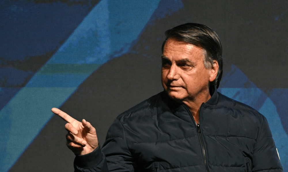 Moraes pede nova posição da PGR e da defesa sobre arma apreendida de Bolsonaro