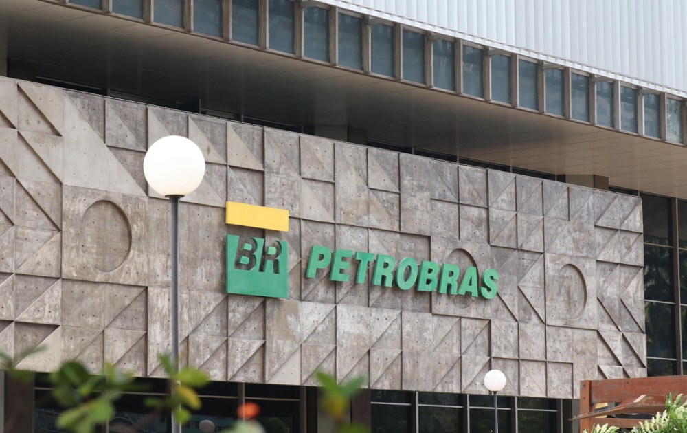 Petrobras anuncia redução de 14,5% no preço do querosene de aviação