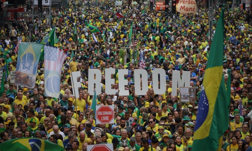 Direita volta a superar a esquerda no Brasil, aponta Datafolha