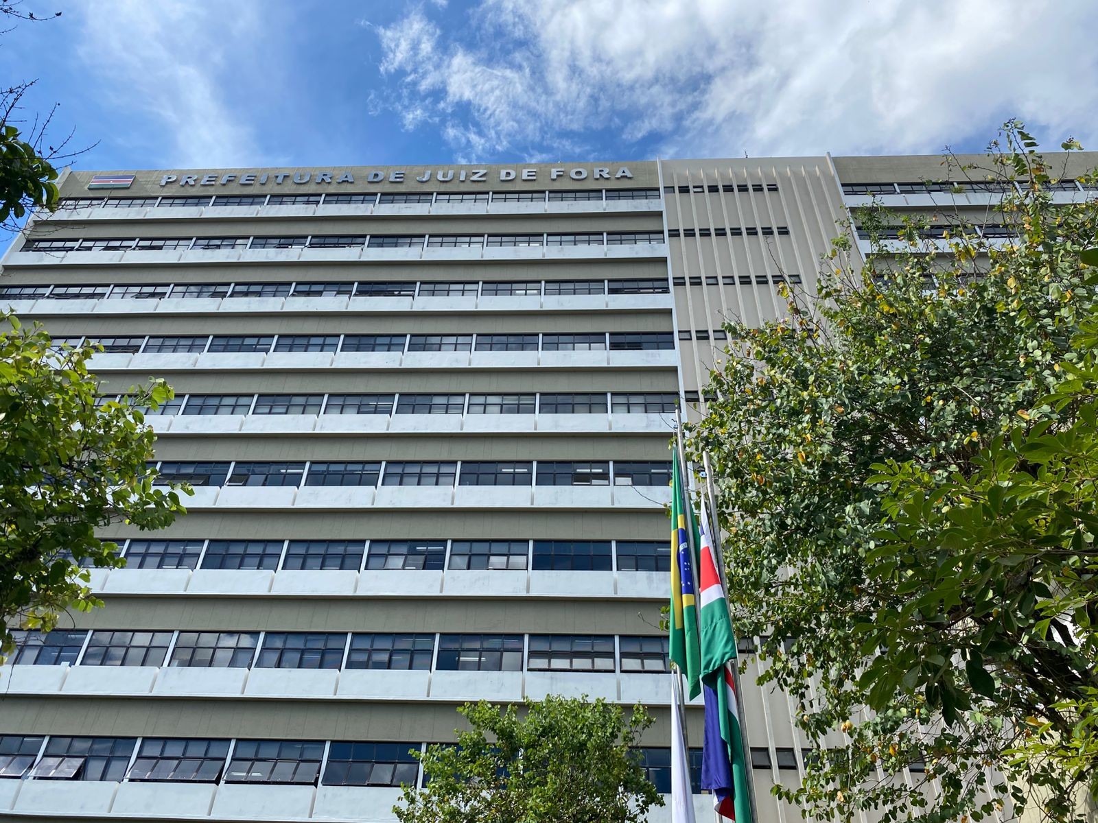 Ex-servidores temporários da saúde denunciam atraso no pagamento de rescisões pela Prefeitura de Juiz de Fora
