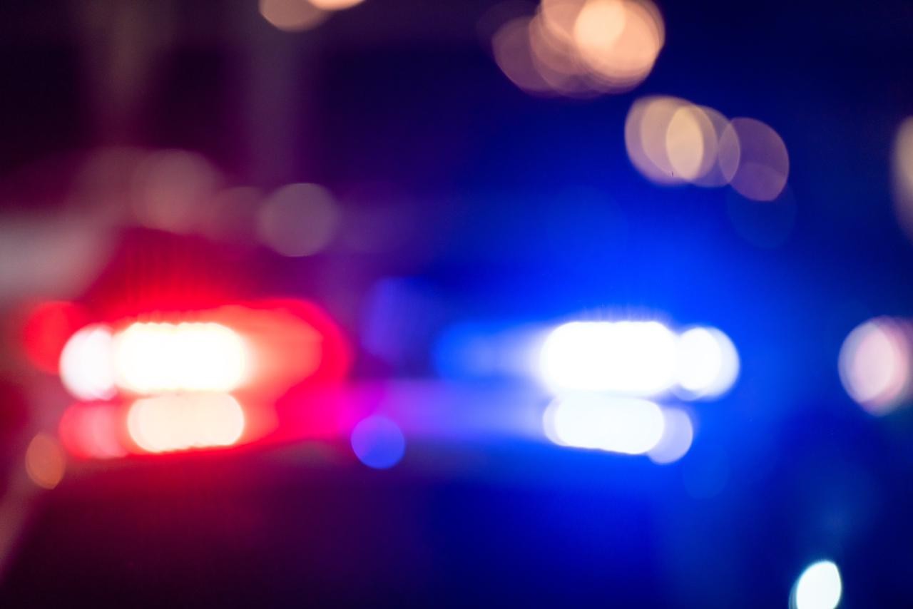 Mulher é agredida com facão pelo companheiro em MG; suspeito foge pela mata
