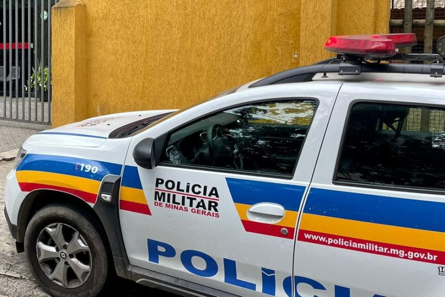 PM encontra maconha, crack e balança em casa abandonada no Novos Tempos, em Carangola