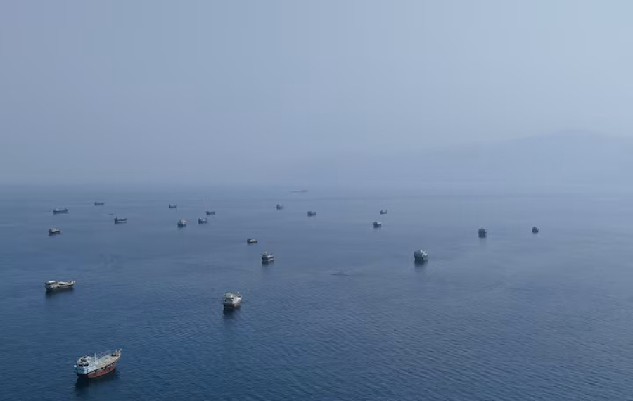 Ataques atingem dois superpetroleiros com 4 milhões de barris em Hormuz; dois tripulantes morrem